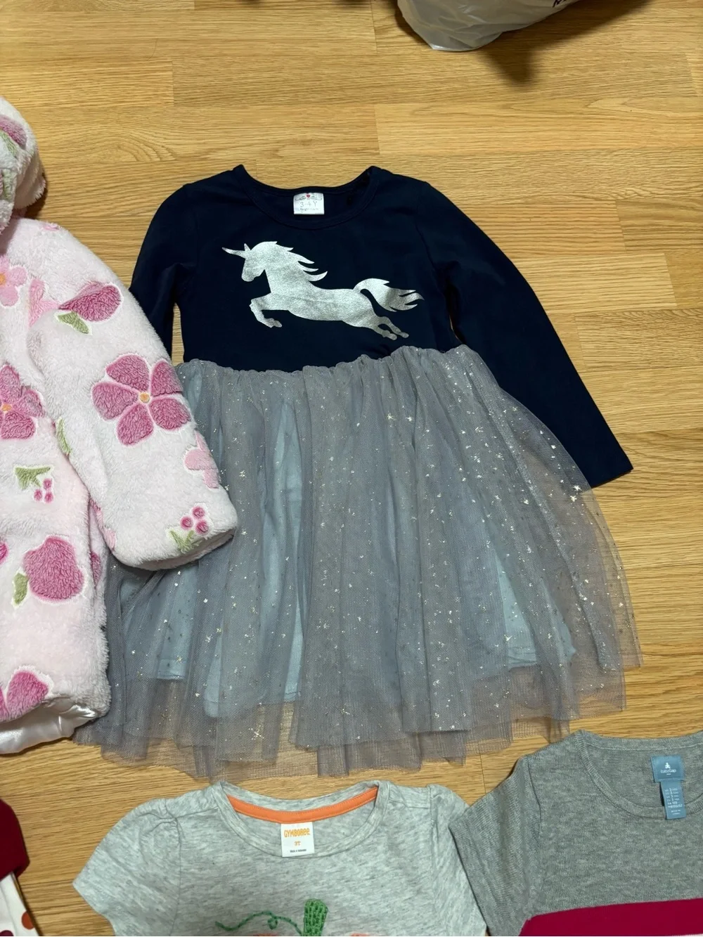 Bundle of girls clothes size 3/3T brand new and in good used condition
